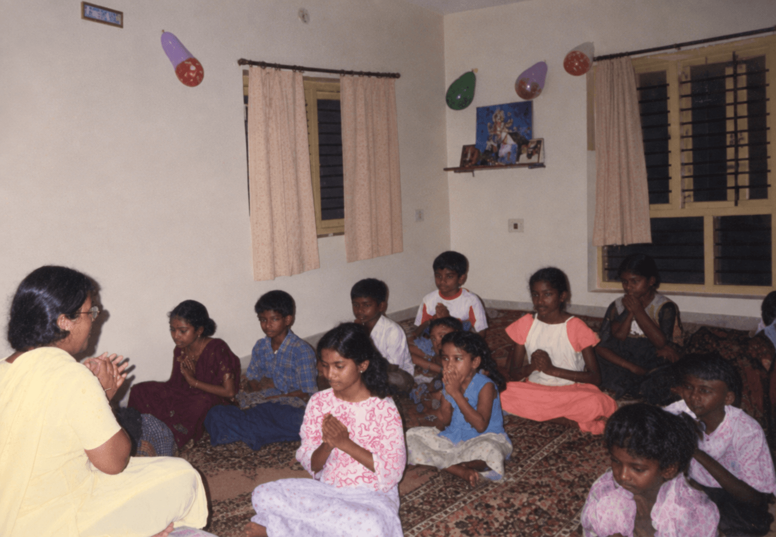 Participants seated together during a session in the supplied RSVK archive.